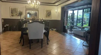 Mansion house with 6 bedrooms 4 car parking, & more in Ayala Heights, QC